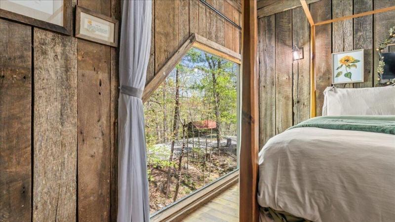 Laurel Valley Mountain Retreat image