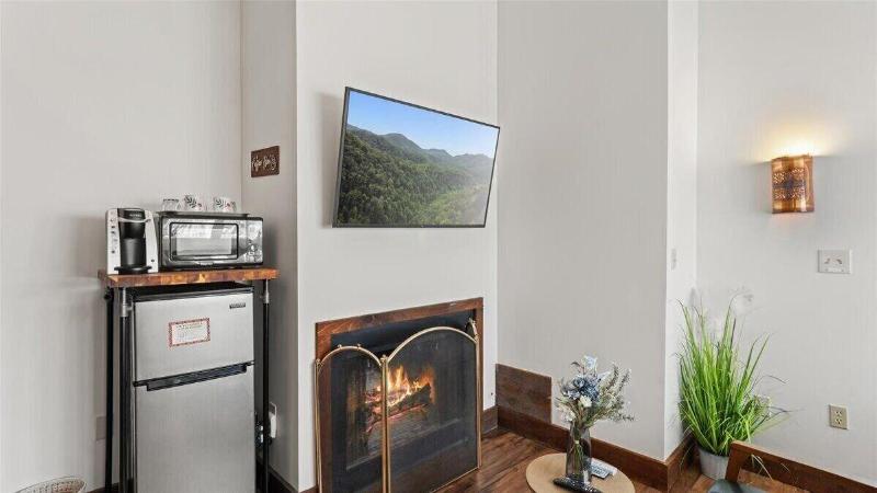 Laurel Valley Mountain Retreat image
