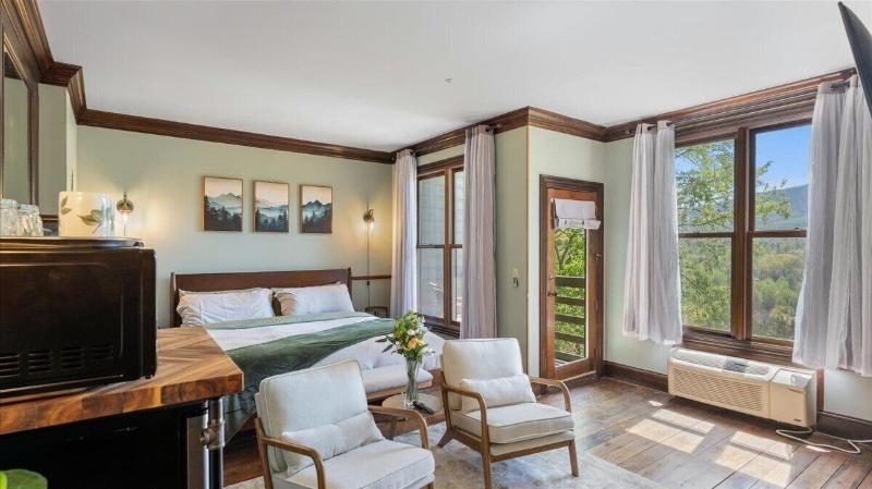 Laurel Valley Mountain Retreat image