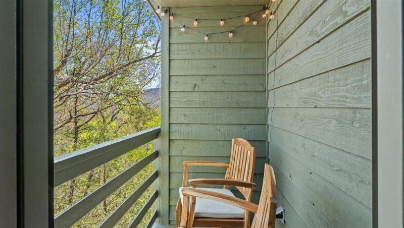 Laurel Valley Mountain Retreat image