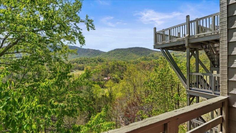 Laurel Valley Mountain Retreat image