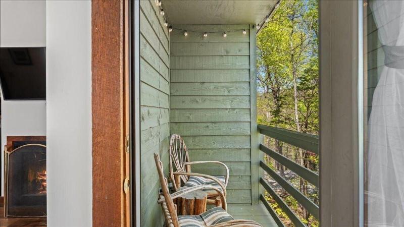 Laurel Valley Mountain Retreat image