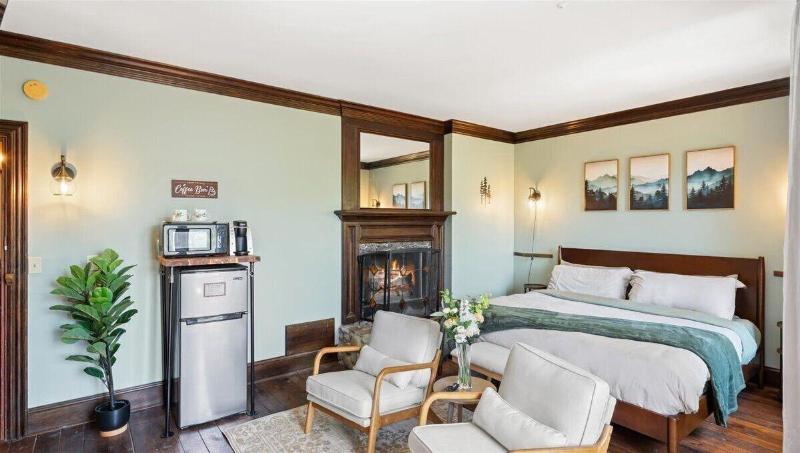 Laurel Valley Mountain Retreat image