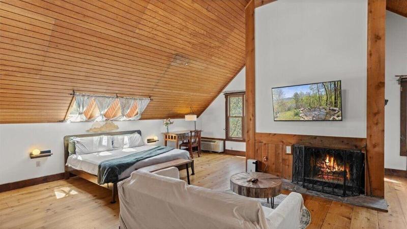 Laurel Valley Mountain Retreat image
