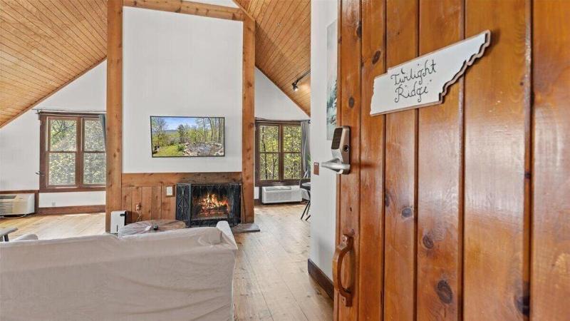 Laurel Valley Mountain Retreat image