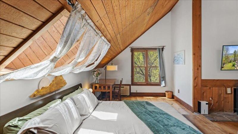 Laurel Valley Mountain Retreat image
