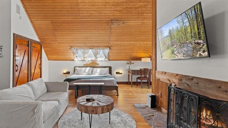 Laurel Valley Mountain Retreat image