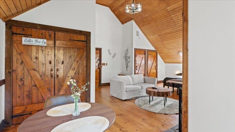 Laurel Valley Mountain Retreat image