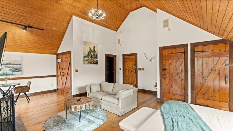 Laurel Valley Mountain Retreat image