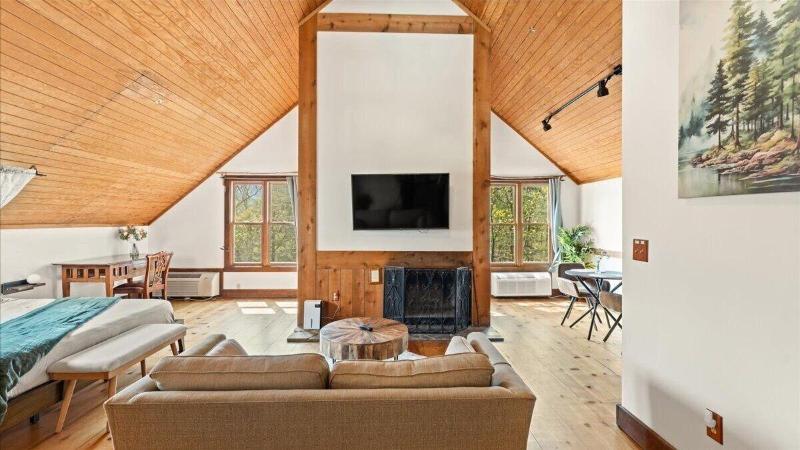 Laurel Valley Mountain Retreat image