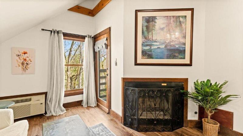 Laurel Valley Mountain Retreat image