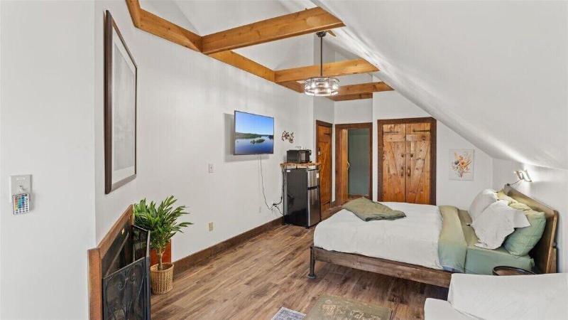 Laurel Valley Mountain Retreat image