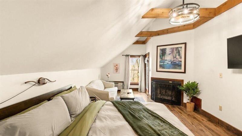 Laurel Valley Mountain Retreat image
