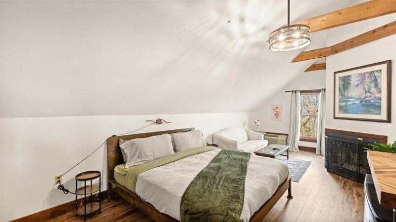 Laurel Valley Mountain Retreat image