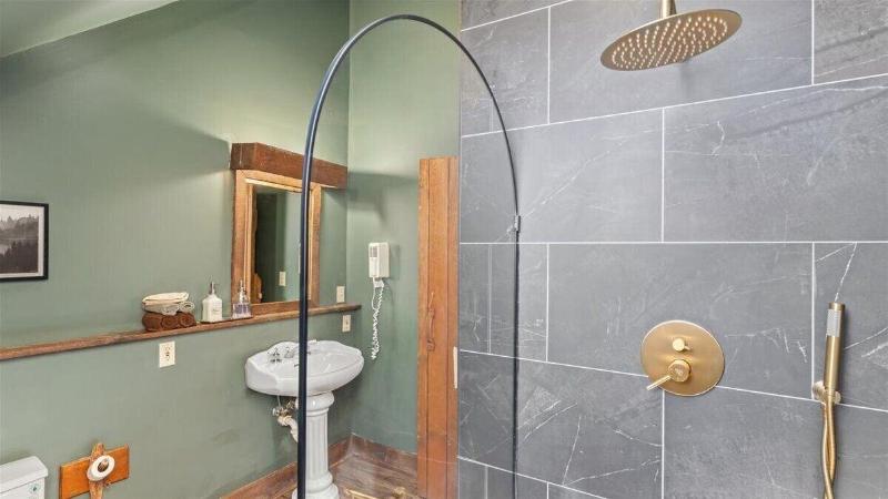 Laurel Valley Mountain Retreat image