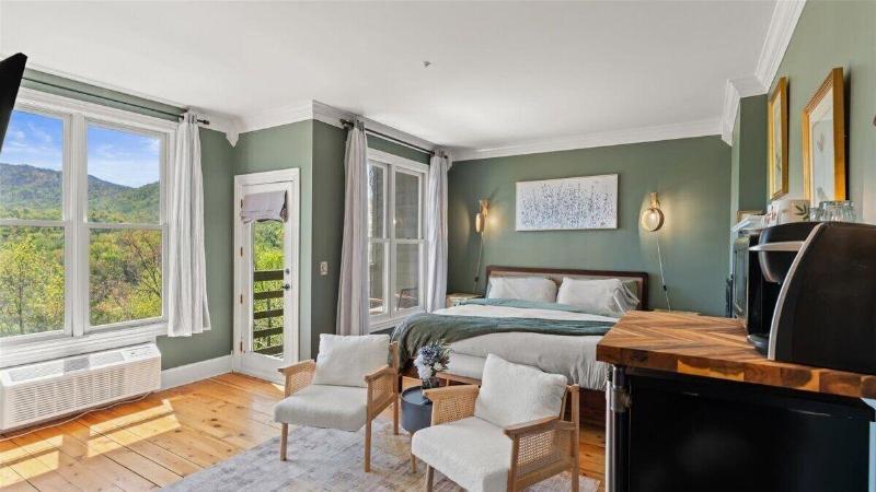 Laurel Valley Mountain Retreat image
