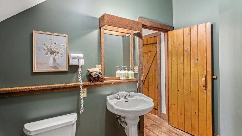 Laurel Valley Mountain Retreat image