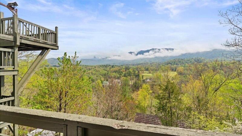 Laurel Valley Mountain Retreat image