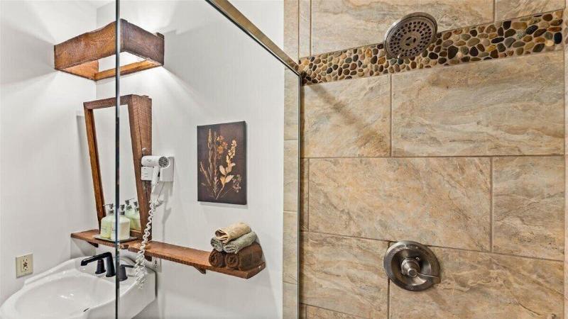 Laurel Valley Mountain Retreat image