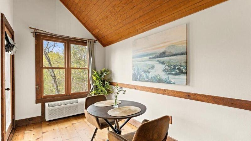 Laurel Valley Mountain Retreat image