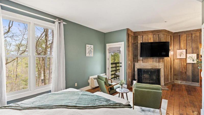 Laurel Valley Mountain Retreat image