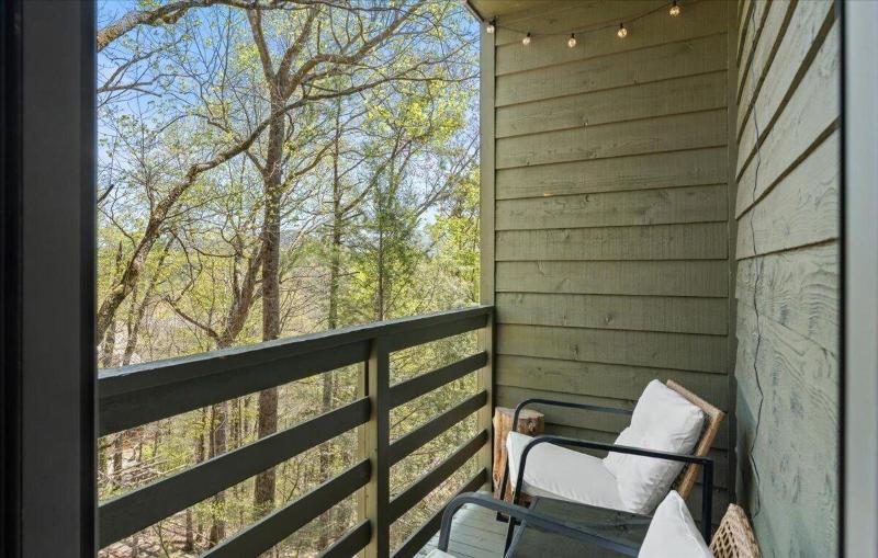 Laurel Valley Mountain Retreat image