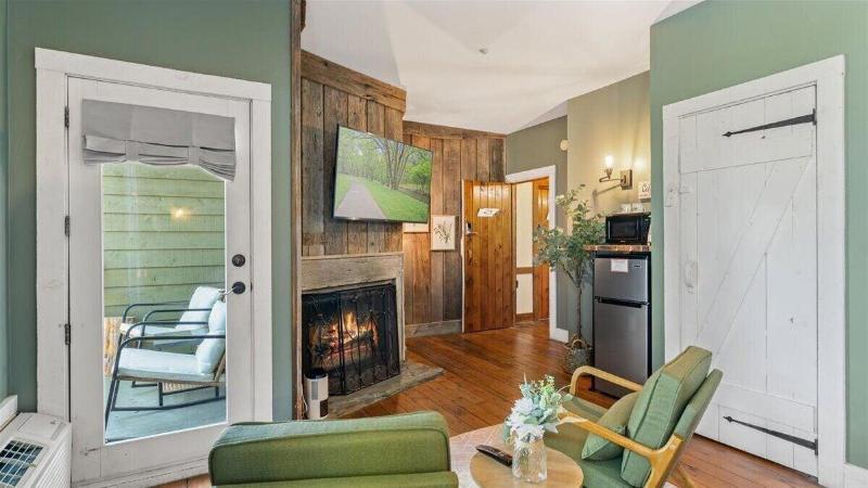 Laurel Valley Mountain Retreat image