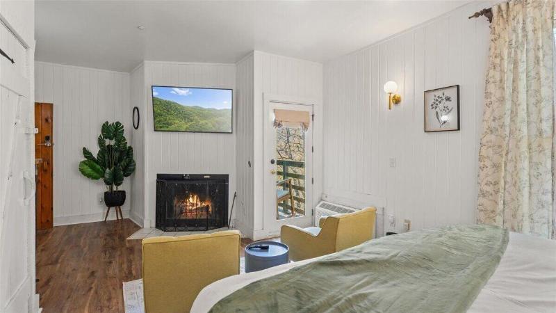 Laurel Valley Mountain Retreat image