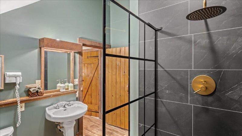 Laurel Valley Mountain Retreat image
