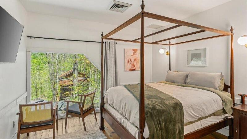 Laurel Valley Mountain Retreat image