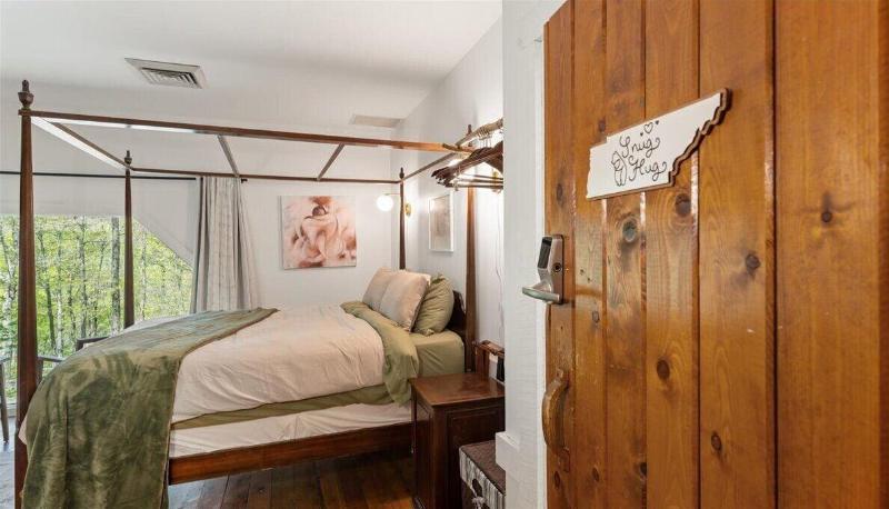 Laurel Valley Mountain Retreat image