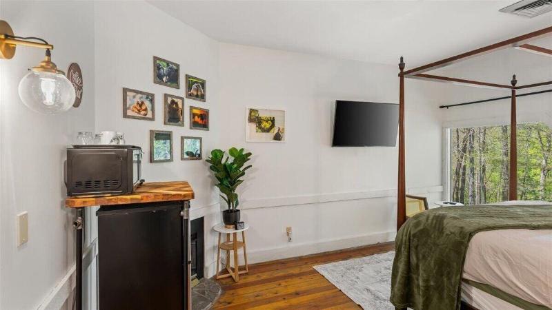 Laurel Valley Mountain Retreat image