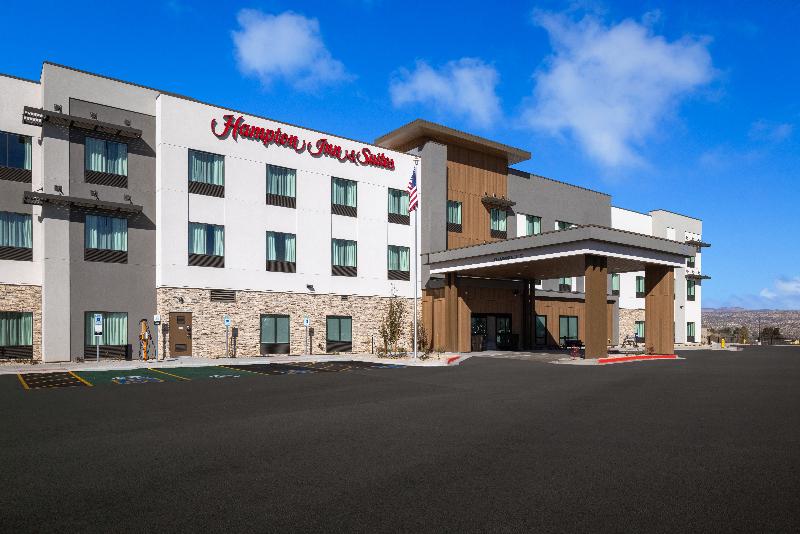 Hampton Inn & Suites By Hilton Cottonwood image