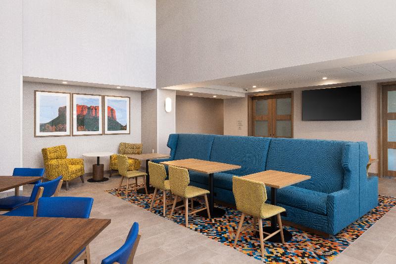 Hampton Inn & Suites By Hilton Cottonwood image