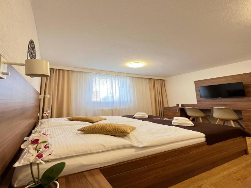 Wx Hotel image