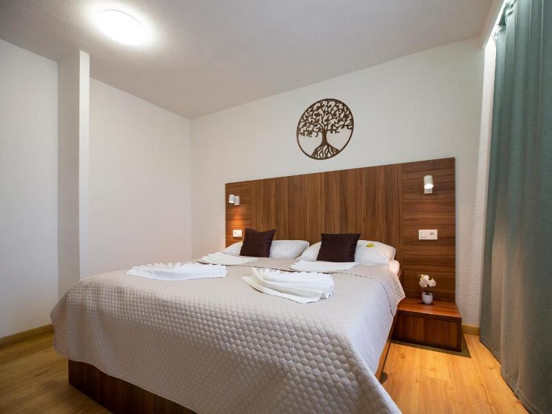Wx Hotel image