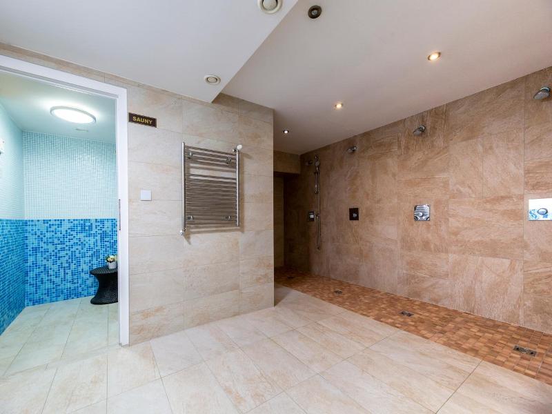 Wx Hotel image
