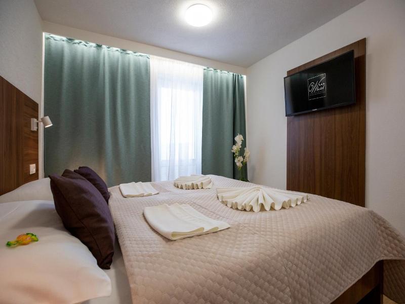 Wx Hotel image