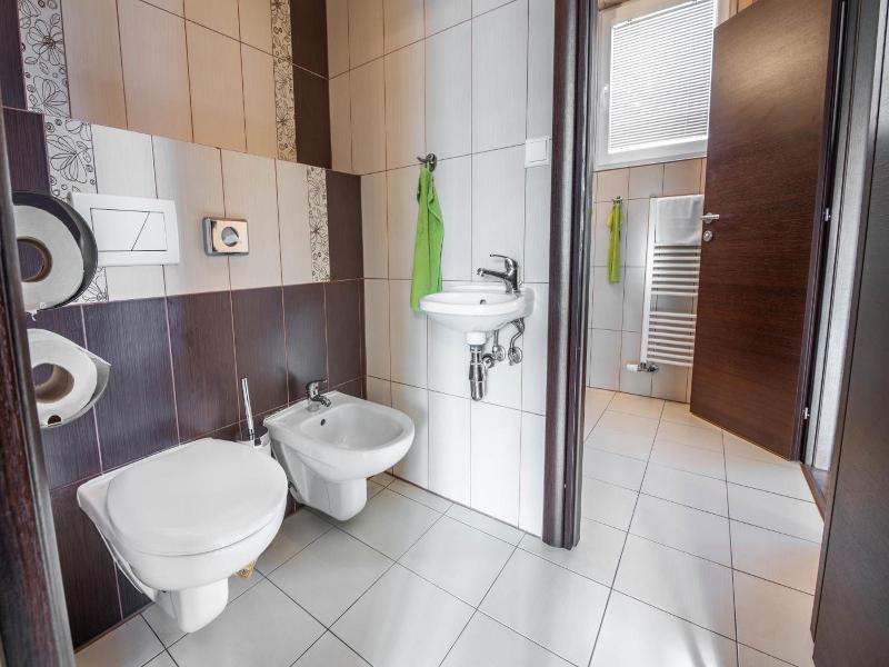 Wx Hotel image