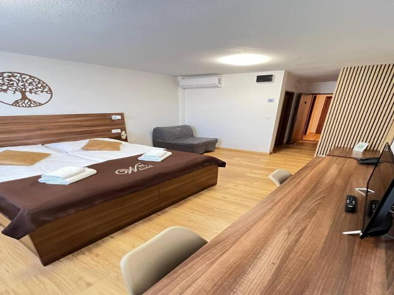 Wx Hotel image