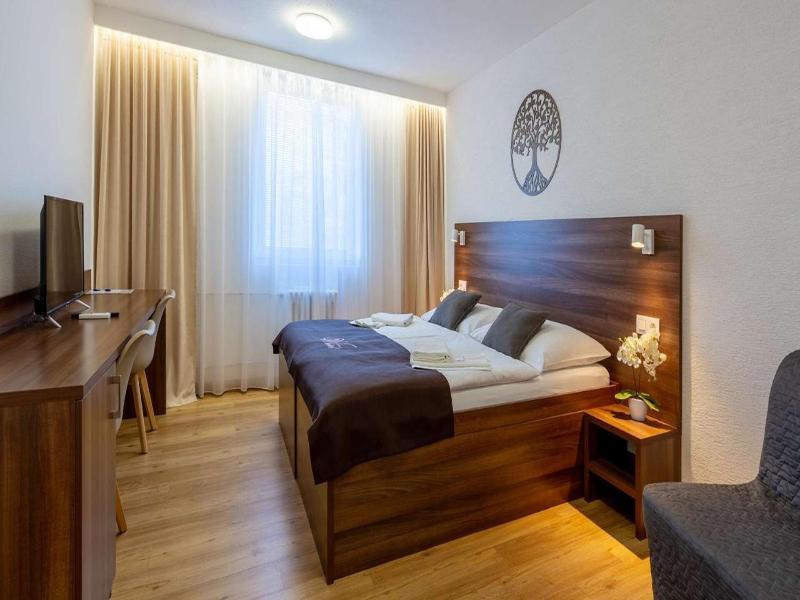 Wx Hotel image