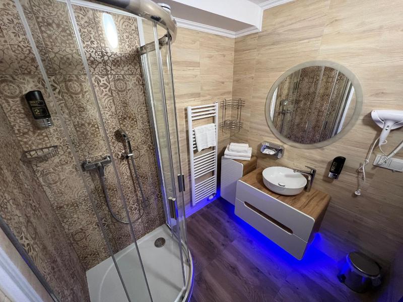 Wx Hotel image