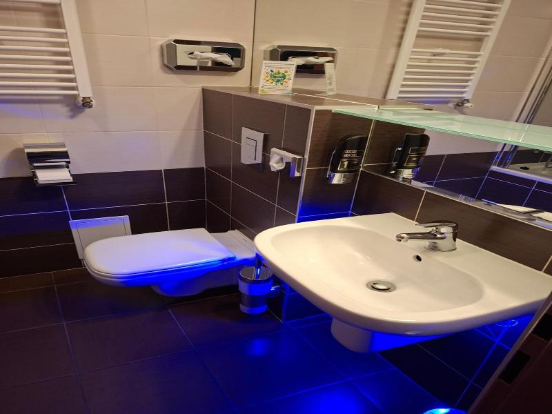 Wx Hotel image