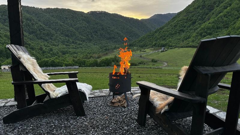 Runaway House - Qalaciq