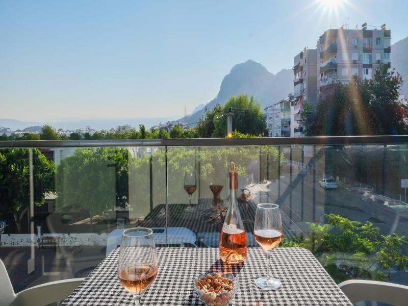 Rudblu Suites image