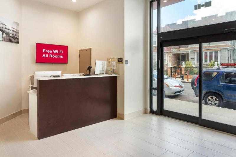 Red Roof Plus+ Jamaica, Ny - Jfk Airport - Image 2