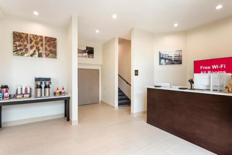 Red Roof Plus+ Jamaica, Ny - Jfk Airport - Image 3