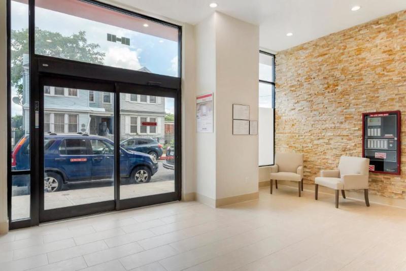 Red Roof Plus+ Jamaica, Ny - Jfk Airport - Image 4