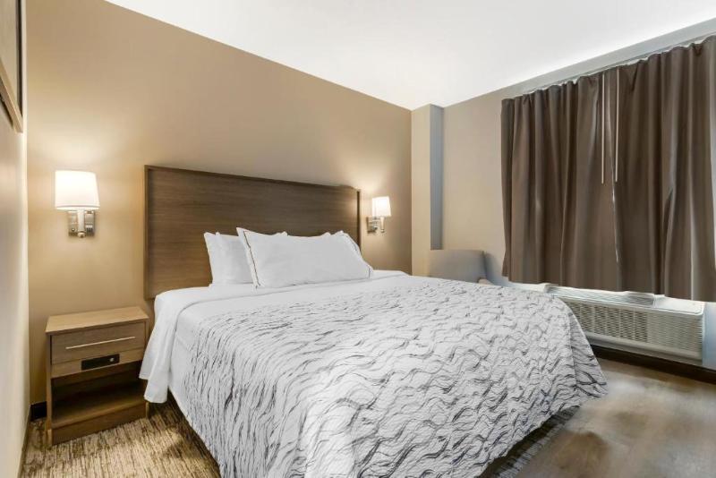 Red Roof Plus+ Jamaica, Ny - Jfk Airport - Image 5