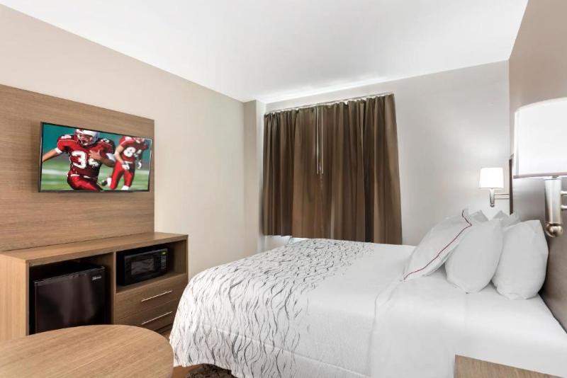 Red Roof Plus+ Jamaica, Ny - Jfk Airport - Image 7